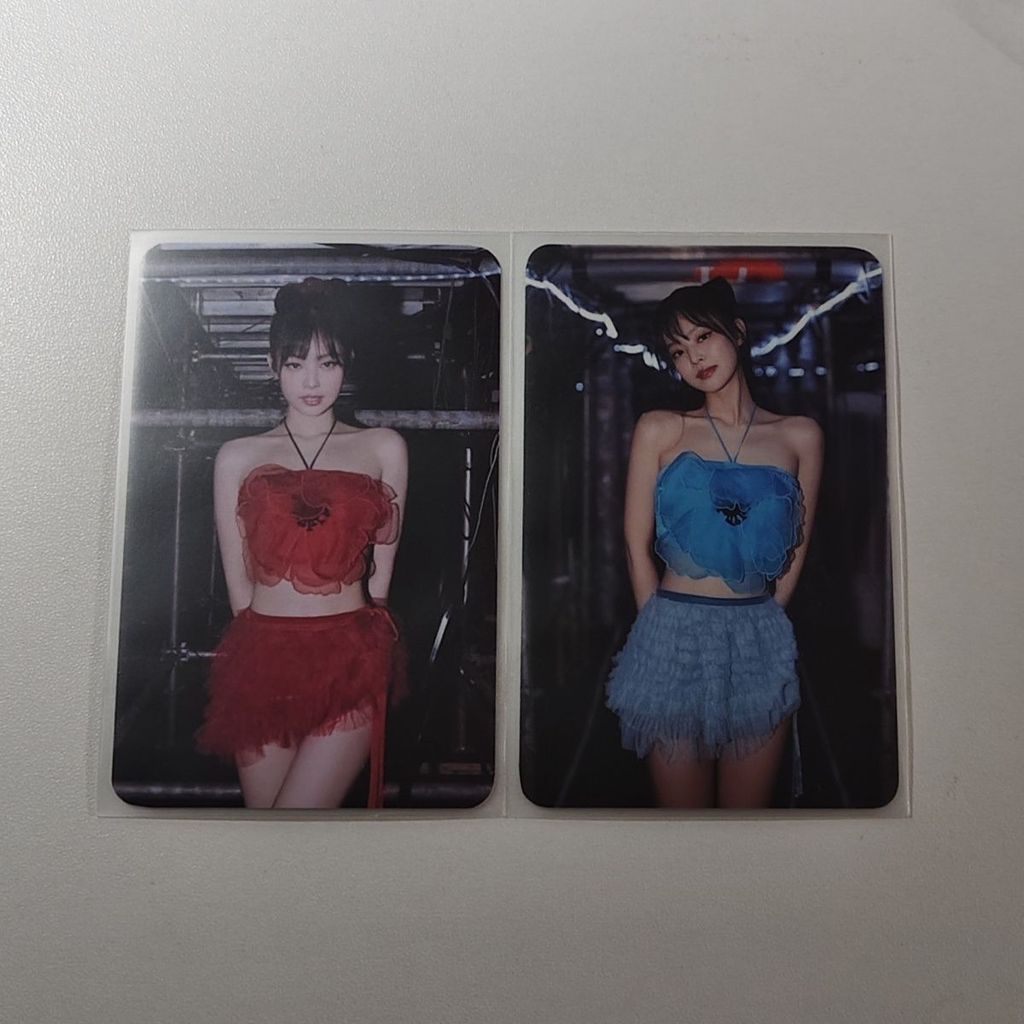 [Tuần lễ chính thức chính hãng] Mực hồng BLACKPINK Jennie thẻ nhỏ màu đỏ quần áo xanh