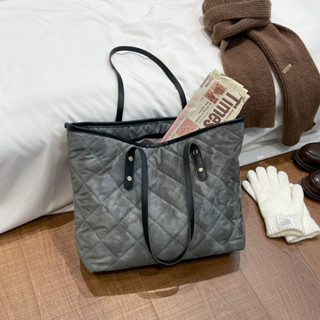 Túi xách nữ một vai dung tích lớn kiểu cổ điển 2026 Phong cách mới Kết cấu thời trang phù hợp Tất cả các trận đấu Túi xách Tote thông thường đơn giản