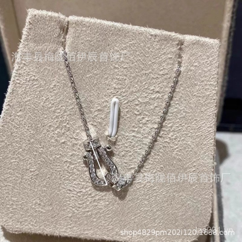 Vòng cổ nữ cao cấp Feijia với thiết kế mạ vàng hồng 18k toàn bộ kim cương móng ngựa, hình chữ U sáng