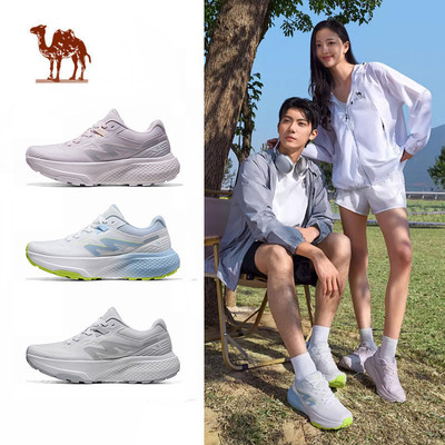 Giày chạy bộ CAMEL CROWN với đế dày, chống mài mòn và chống trượt.