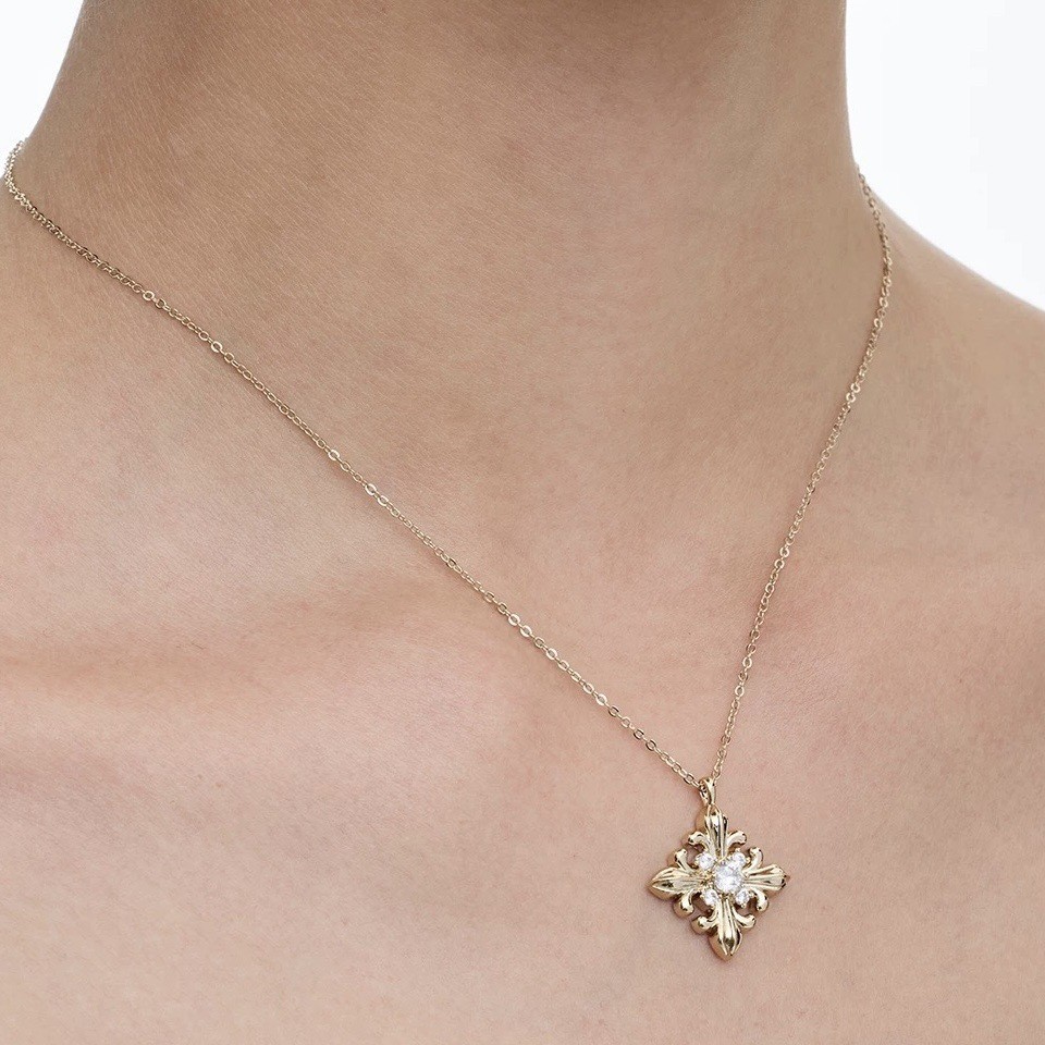 Vòng cổ hoa iris sang trọng nhẹ nhàng cao cấp