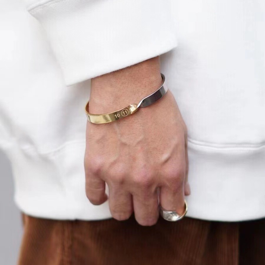 MM6 Mobius' twisted numbers have become popular all over the world ins Bracelets for men and women