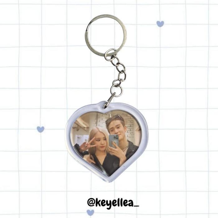 Keychain love akrilik 2 sisi/keychain custom/ Gantungan kunci custom untuk hadiah, couple, anniversa