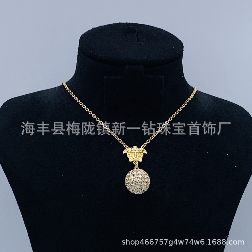 Retro Đính Kim Cương F Nhà / Phụ Kiện Vòng Cổ Men Medusa Fanjia Người Phụ Nữ Đầu Đau Khổ Vòng Cổ Epo
