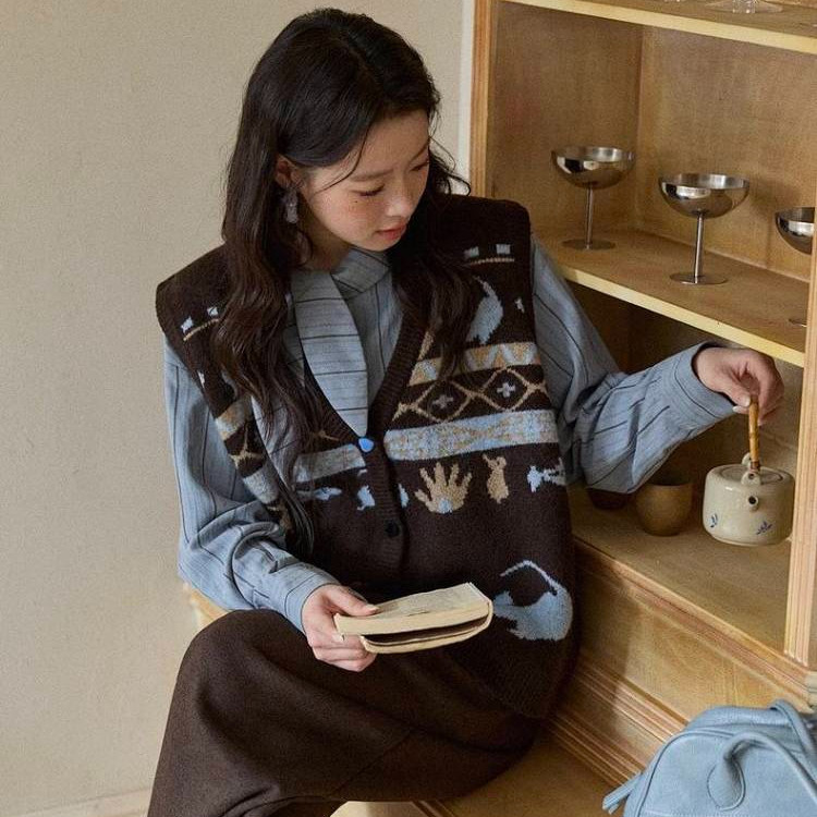 Vintage Jacquard Coffee Color Knitted Vest Autumn and Winter Loose Bandage Dress Sleeveless Vest Wai