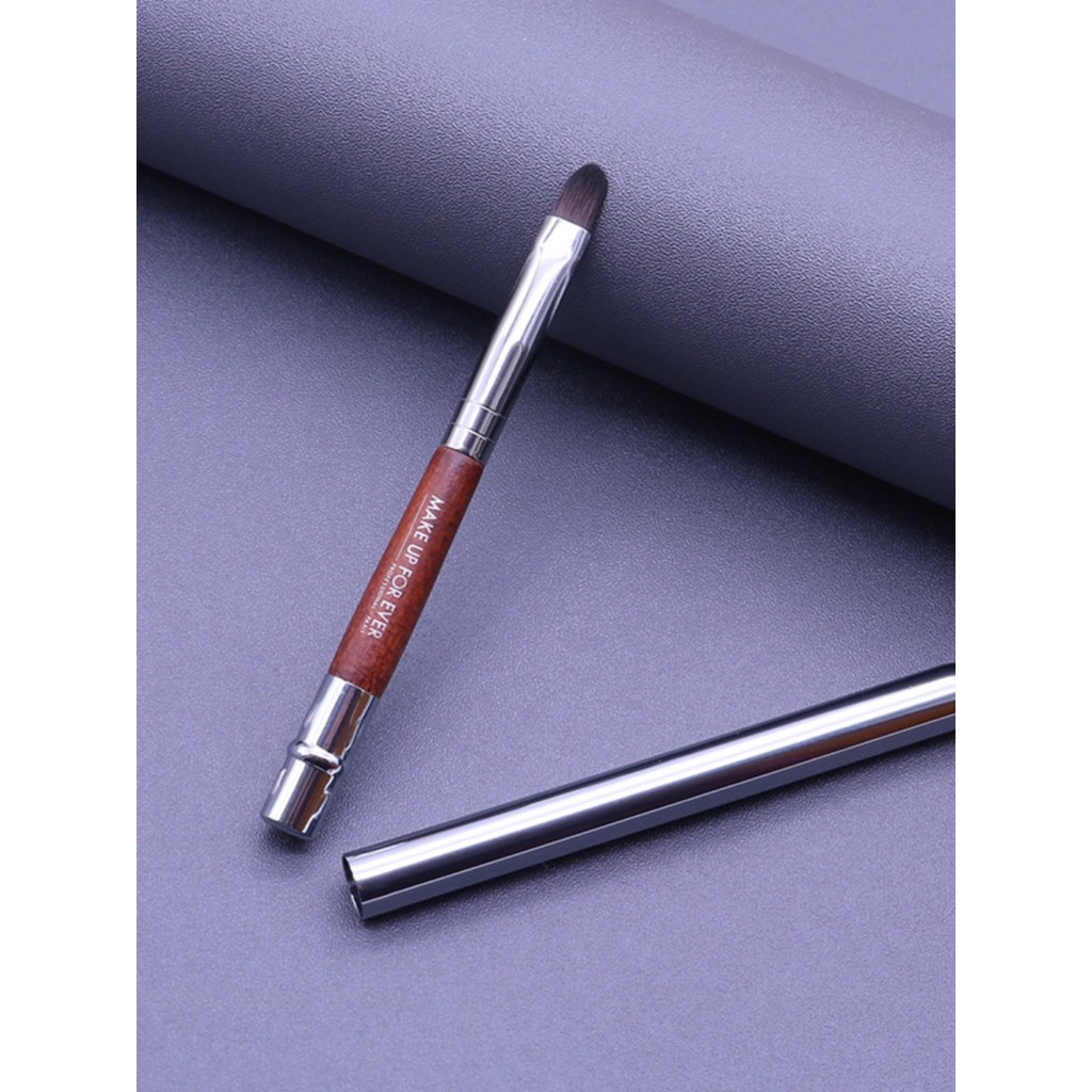 MAKE UP FOR EVER MAKE UP FOR EVER 304 Bàn chải môi cầm tay Son môi Bàn chải che khuyết điểm Bàn chải