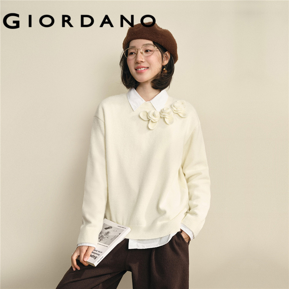 GIORDANO WOMEN Knit flower appliques loose sweater 18356103