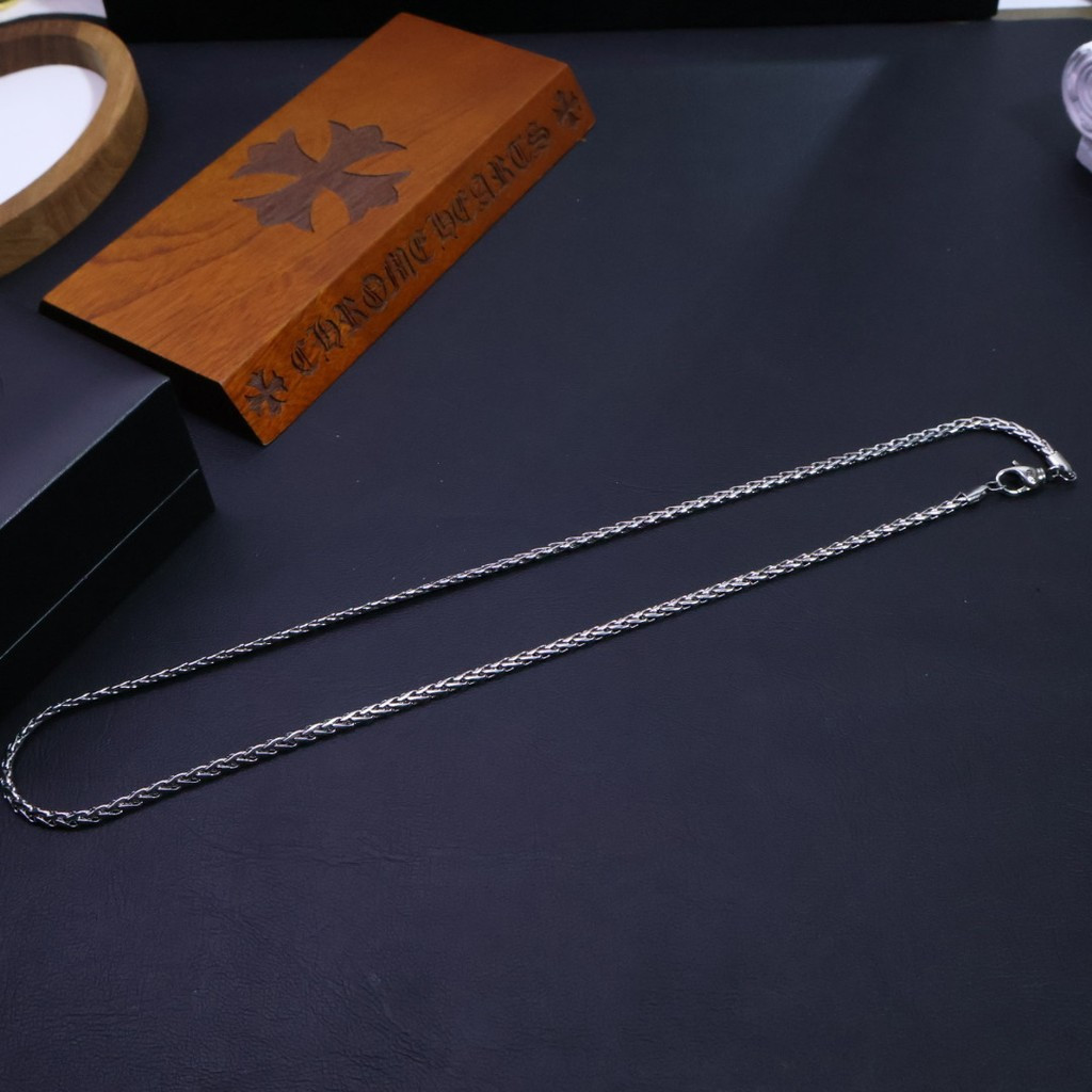 Bạn gái sẽ yêu thích Vòng cổ hình trái tim quạ với hoa văn độc đáo - Món quà hoàn hảo cho dịp Sinh N