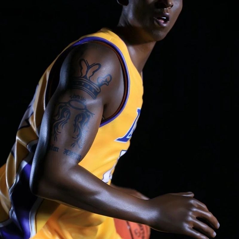Phiên bản God-level GK Kobe Transport Ball Kobe Quần áo màu vàng số. 24 Cơ bắp mô hình búp bê Kobe