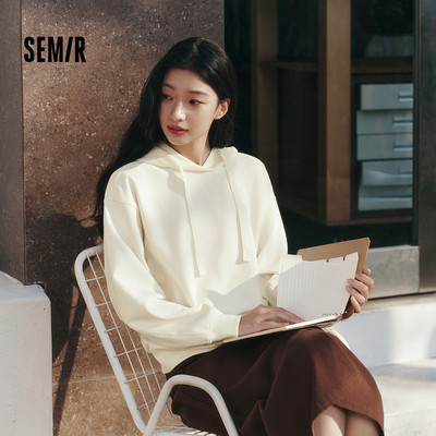 Áo thun nữ Semir 2026 có mũ trùm đầu, thiết kế rộng rãi, thêu đẹp mắt, phù hợp mùa xuân