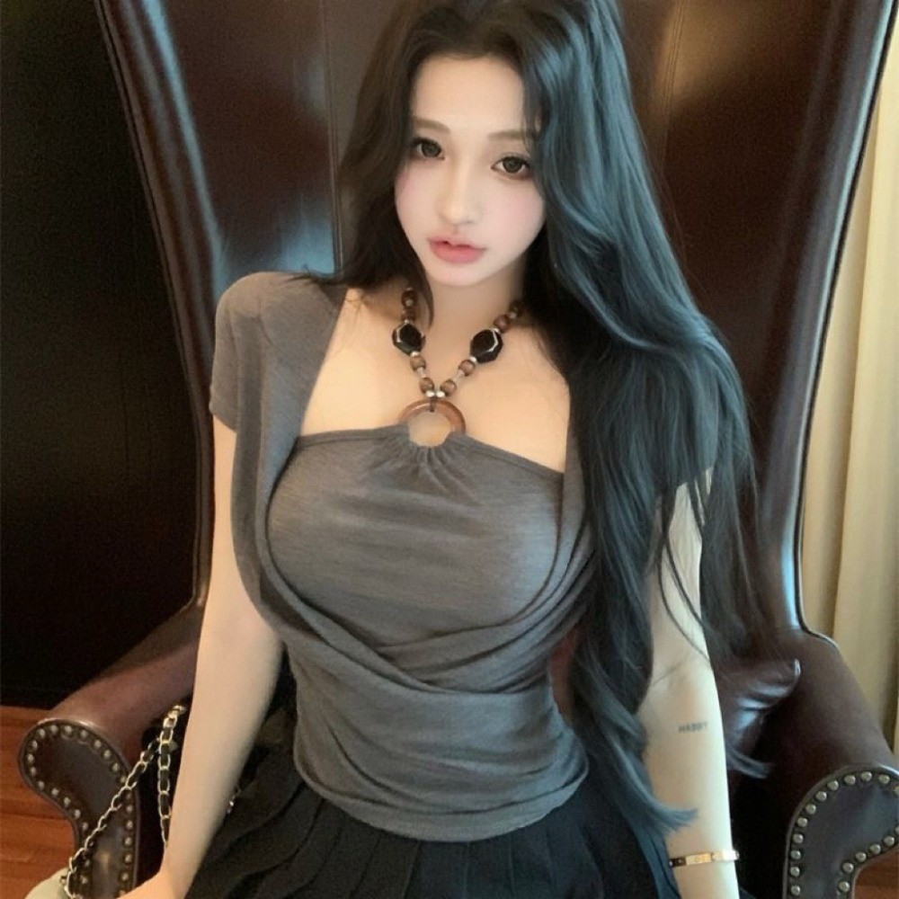 New Áo Thun Phối Cổ Yếm Đính Hạt Style Hothit Ngắn Tay Cổ Vuông Xám Tôn Da Ôm Body Xuân Hè Âu Mỹ Style | BigBuy360 - bigbuy360.vn