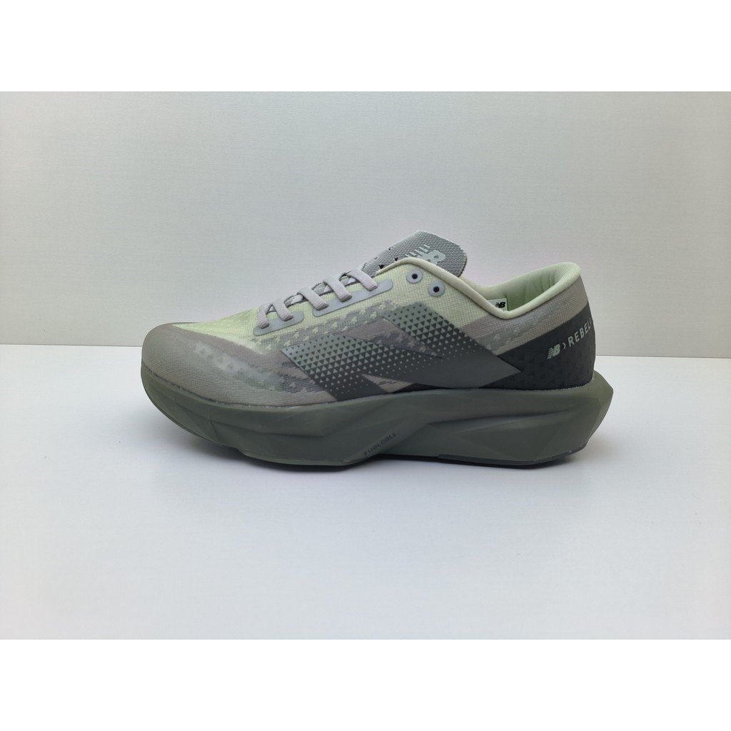 GiàyFuelCell Rebel V4 - Nhẹ, phù hợp cho marathon