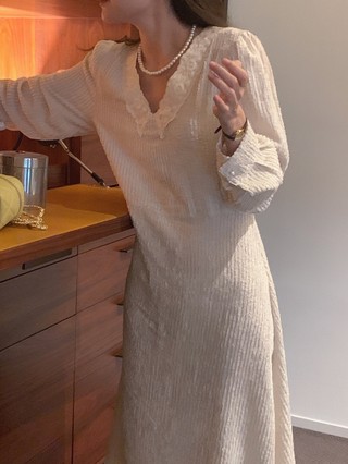 Đầm Tay Dài Cổ Ren 58118