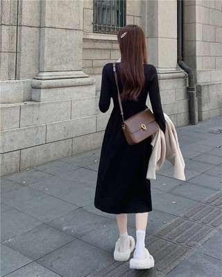 Đầm Đen Dài Tay Dáng Ôm 59575