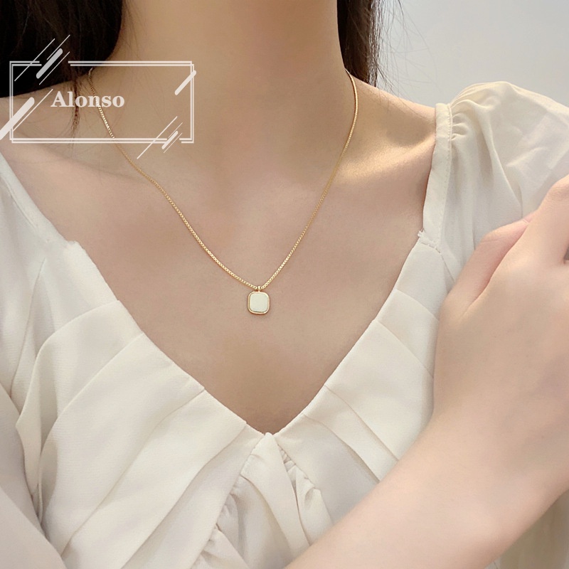 Ốp Vòng cổ Mặt Vuông Màu Trắng Thiết Kế Đơn Giản Sang Trọng