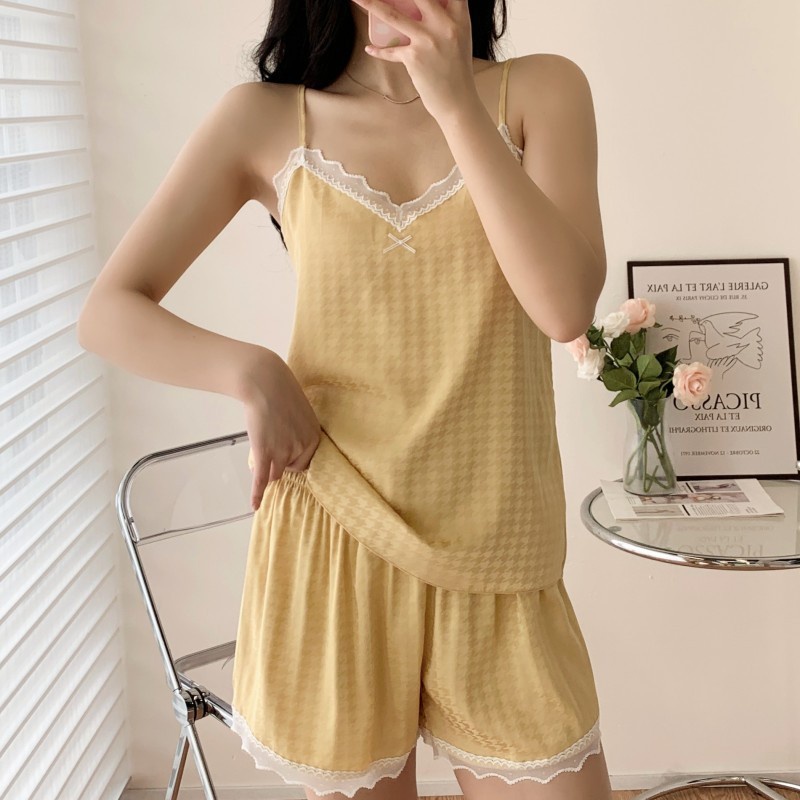 Bộ Đồ Ngủ 2 / 3 Món Áo Hai Dây Phối Quần Short Thời Trang Mùa Xuân Mới Cho Bạn Gái