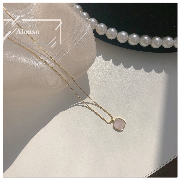 Ốp Vòng cổ Mặt Vuông Màu Trắng Thiết Kế Đơn Giản Sang Trọng