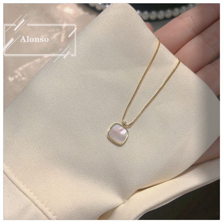 Ốp Vòng cổ Mặt Vuông Màu Trắng Thiết Kế Đơn Giản Sang Trọng