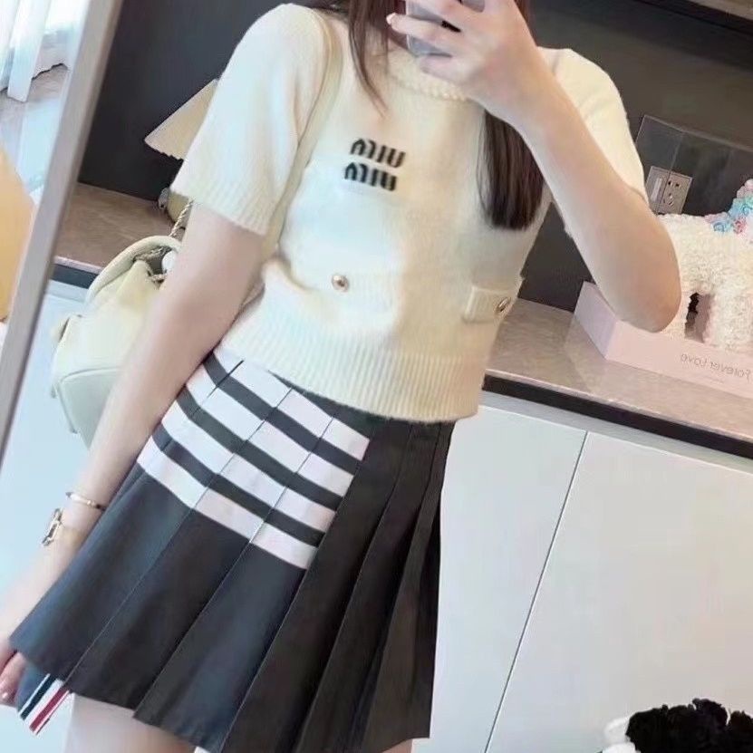 Hàng Sẵn Sàng! Miu Miu!Áo Sweater Tay Ngắn Thiết Kế Mới Năng Động Thời Trang Dành Cho Nữ