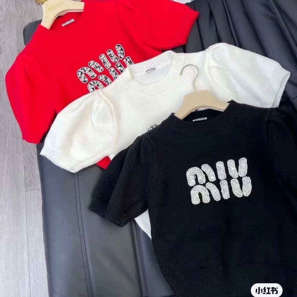 Hàng Có Sẵn! Miu Miu! Áo Thun Nữ Kiểu Dáng Đơn Giản Trẻ Trung Năng Động