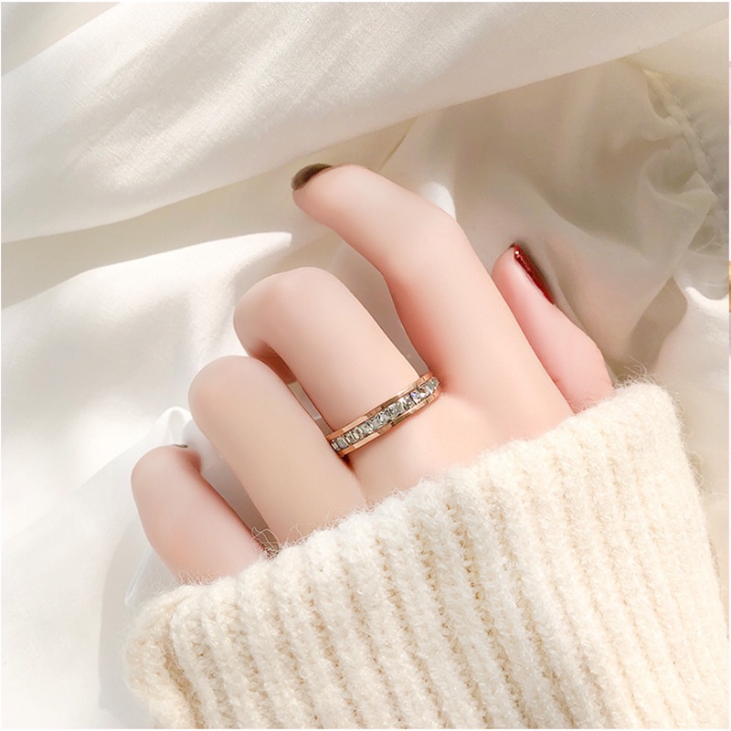 Nhẫn Thép Titan Mạ Vàng 18K Hai Hàng Đính Kim Cương Không Phai Màu Thời Trang Chất Lượng Cao Cho Nữ