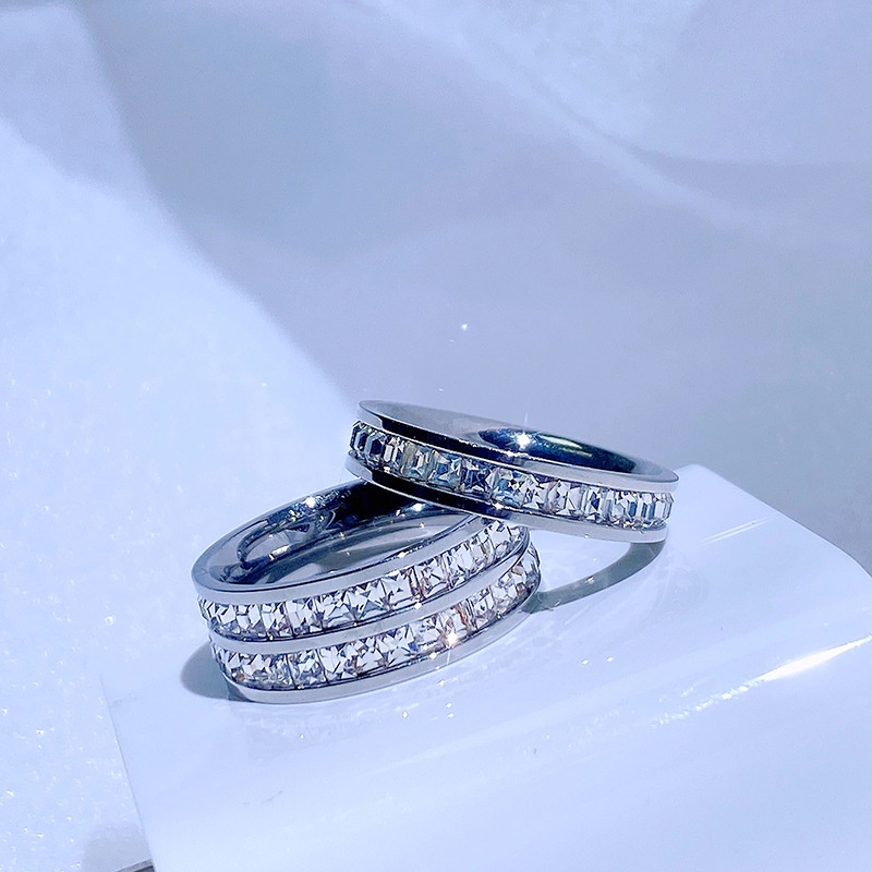 Nhẫn Thép Titan Mạ Vàng 18K Hai Hàng Đính Kim Cương Không Phai Màu Thời Trang Chất Lượng Cao Cho Nữ