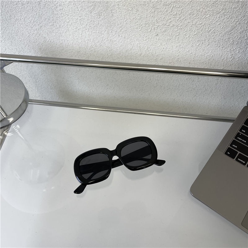 Kính Mát Gọng Oval Thời Trang