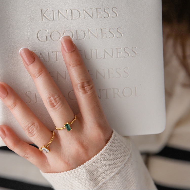 Nhẫn Thép Titan Mạ Vàng 18K Đính Đá Nhiều Màu Sắc Không Phai Thời Trang Chất Lượng Cao Cho Nữ