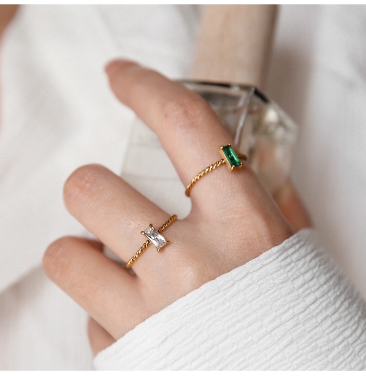 Nhẫn Thép Titan Mạ Vàng 18K Đính Đá Nhiều Màu Sắc Không Phai Thời Trang Chất Lượng Cao Cho Nữ