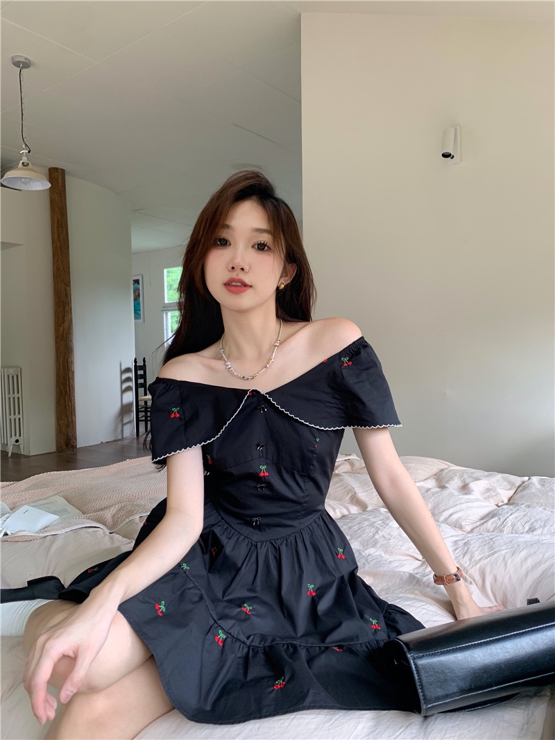 Đầm Cổ Bẻ Thêu Hình Quả Cherry Mùa Hè 65871