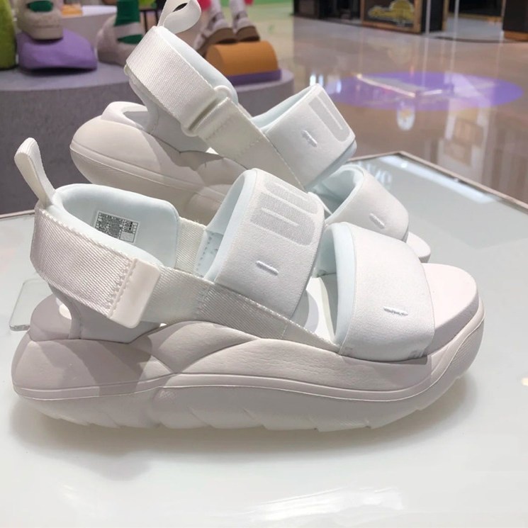✨Giày Sandal Đế Mềm Dày Hở Ngón Thời Trang Mùa Hè 2023