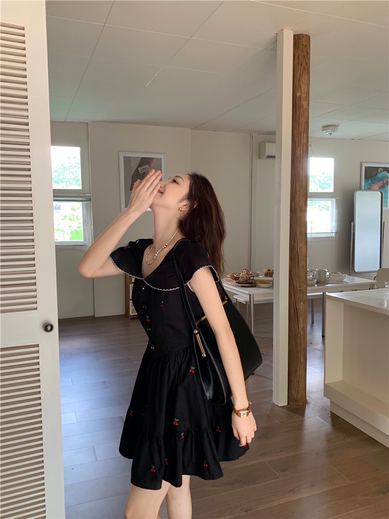 Đầm Cổ Bẻ Thêu Hình Quả Cherry Mùa Hè 65871