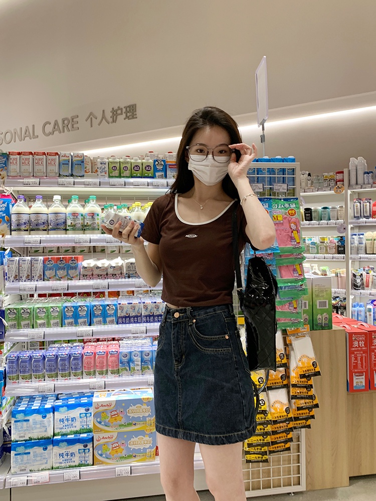 Áo Thun Dáng Ngắn In Chữ Nhỏ Phối Màu Sắc Tương Phản Thời Trang 62584