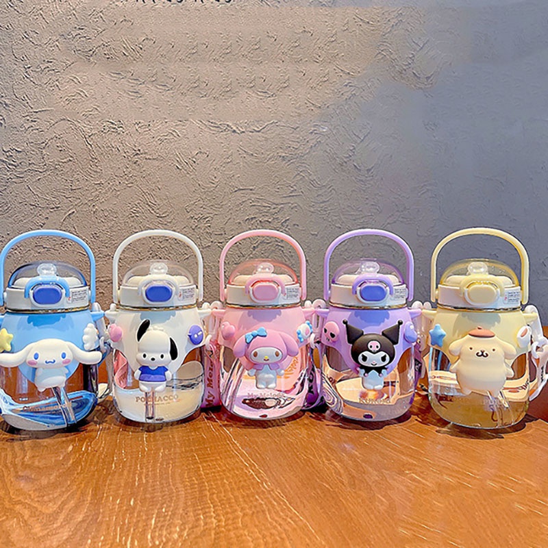 Bình nước BACKPACK BEAR 820ml bằng silicon mềm họa tiết búp bê Sanrio dễ thương