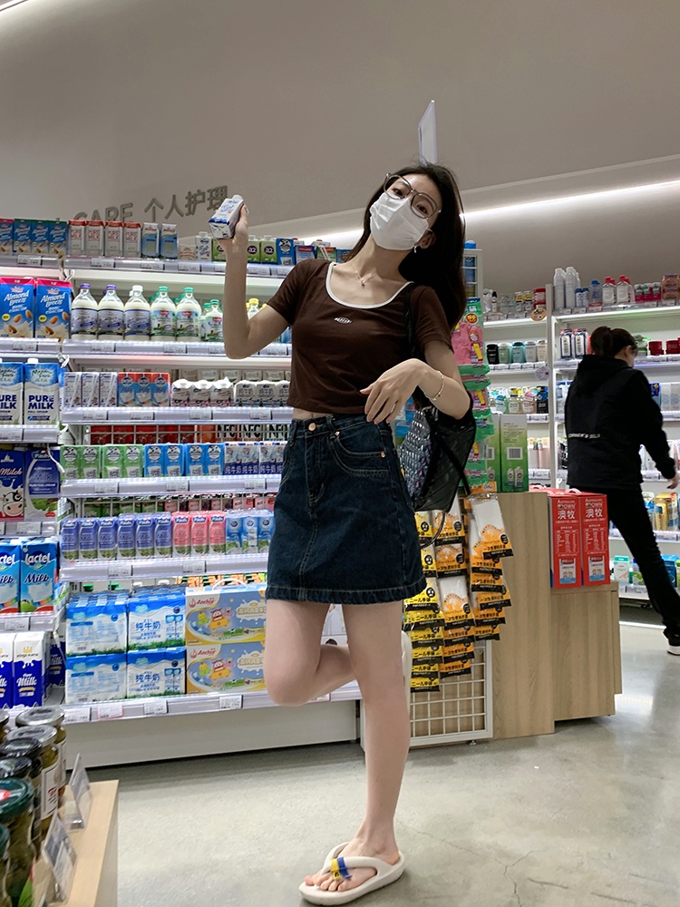 Áo Thun Dáng Ngắn In Chữ Nhỏ Phối Màu Sắc Tương Phản Thời Trang 62584