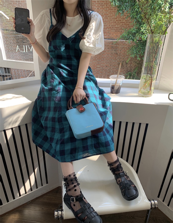 Set Đầm Hai Dây Cổ Chữ V Họa Tiết Sọc Caro + Áo Sơ Mi Nhỏ Tay Phồng Thời Trang Cho Nữ