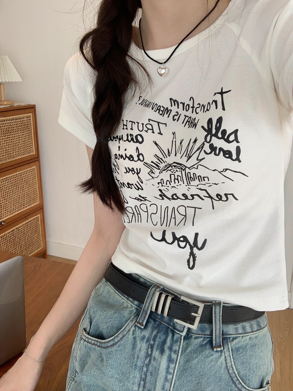 Áo Thun Dáng Ôm Tay Ngắn In Họa Tiết Graffiti Bằng Vải Cotton 65247