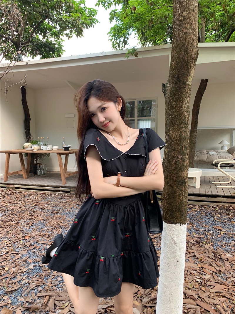 Đầm Cổ Bẻ Thêu Hình Quả Cherry Mùa Hè 65871