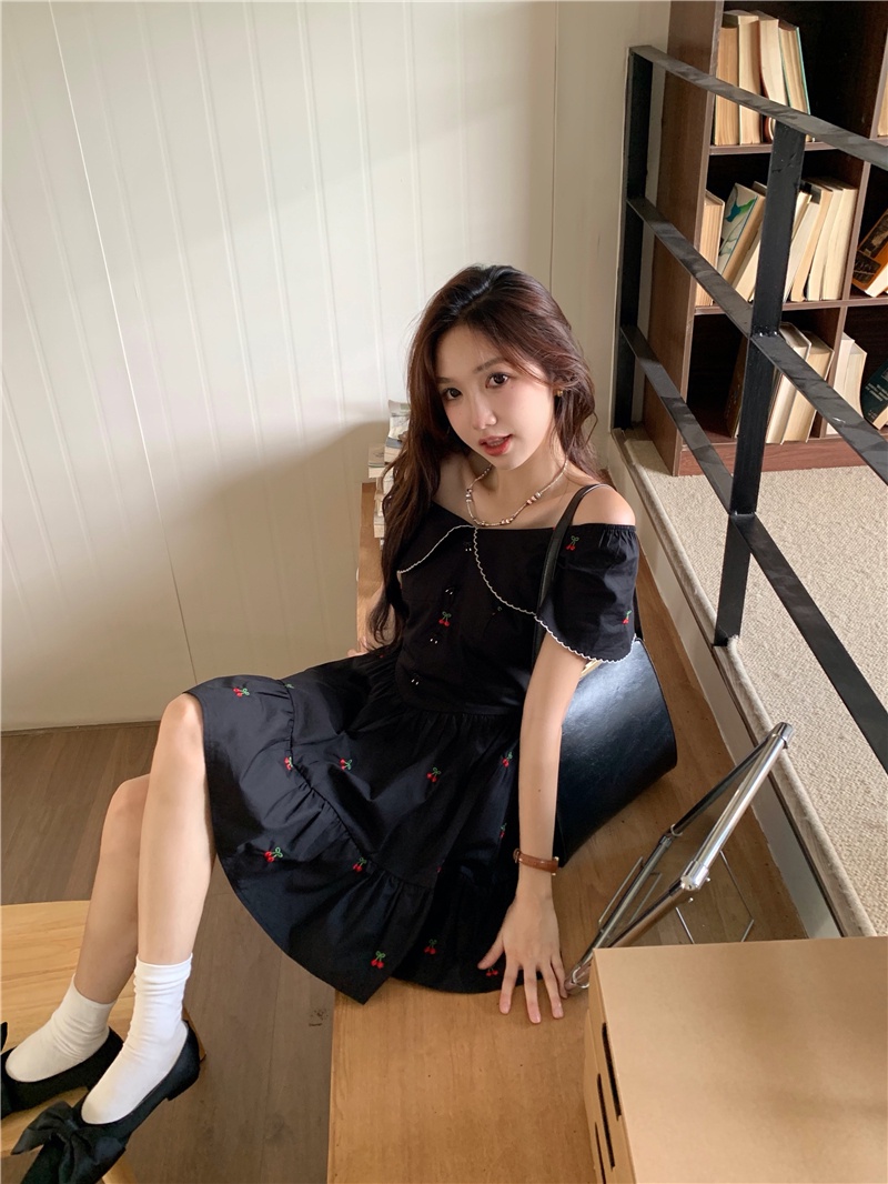 Đầm Cổ Bẻ Thêu Hình Quả Cherry Mùa Hè 65871