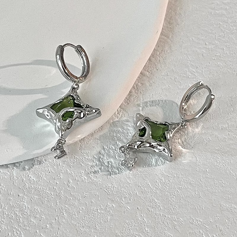 Khuyên Tai Ngôi Sao Bốn Cánh Đính Đá Zircon Xanh Lá Sang Trọng Cá Tính Dành Cho Nữ