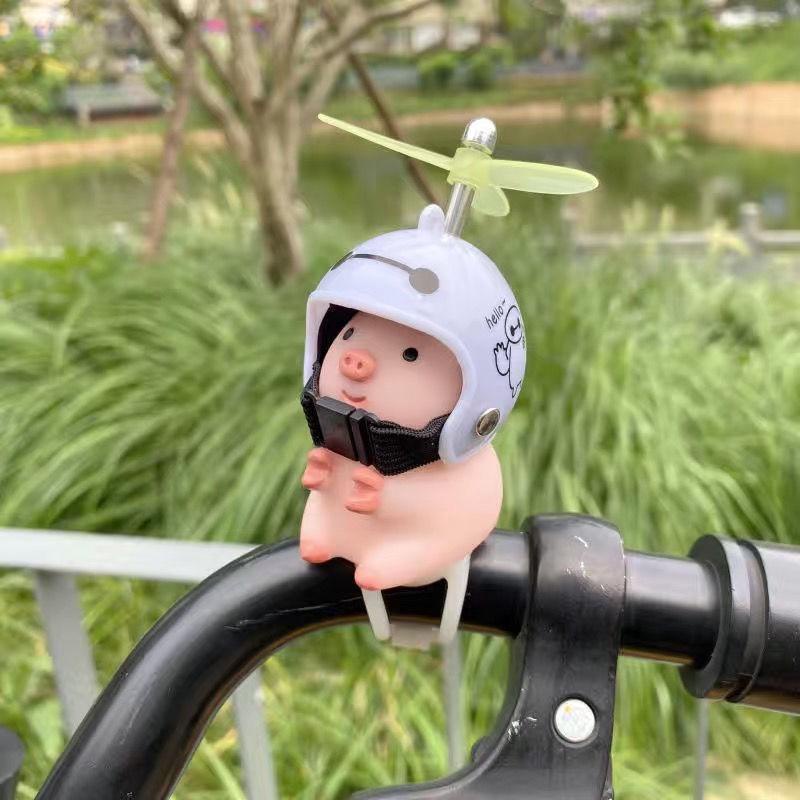 Cánh Quạt Gió Hình Chú Heo Hồng Đội Mũ Bảo Hiểm Dễ Thương Trang Trí Xe Hơi  Phiên bản nâng cấp Chú Heo Hồng có rung và đèn