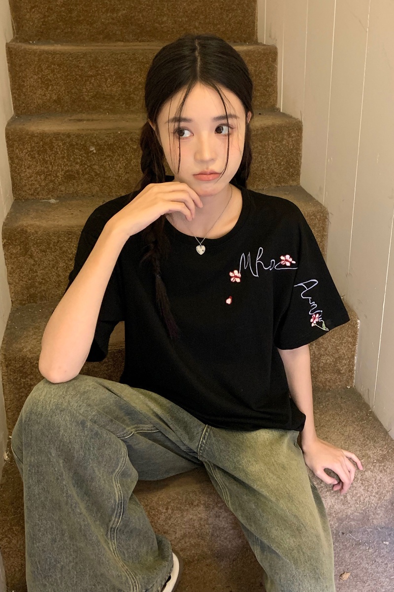 Áo Thun Cotton Dáng Rộng Ngắn Tay Thêu Hoa Nhỏ Xinh 65581