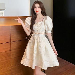 Mùa xuân hè   tay phồng nối giả đầm jacquard hai mảnh dập nổi chữ A thiết kế không eo váy thích hợp