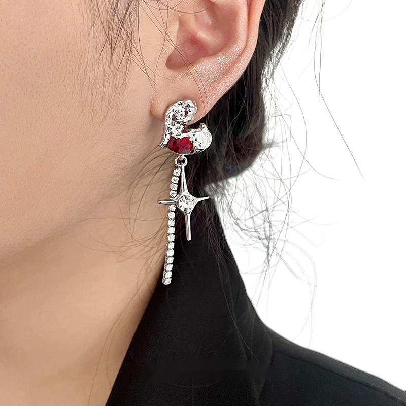 Khuyên Tai Tua Rua Đính Đá Zircon Đỏ Đậm Hình Ngôi Sao Ngọt Ngào Cá Tính Cho Nữ