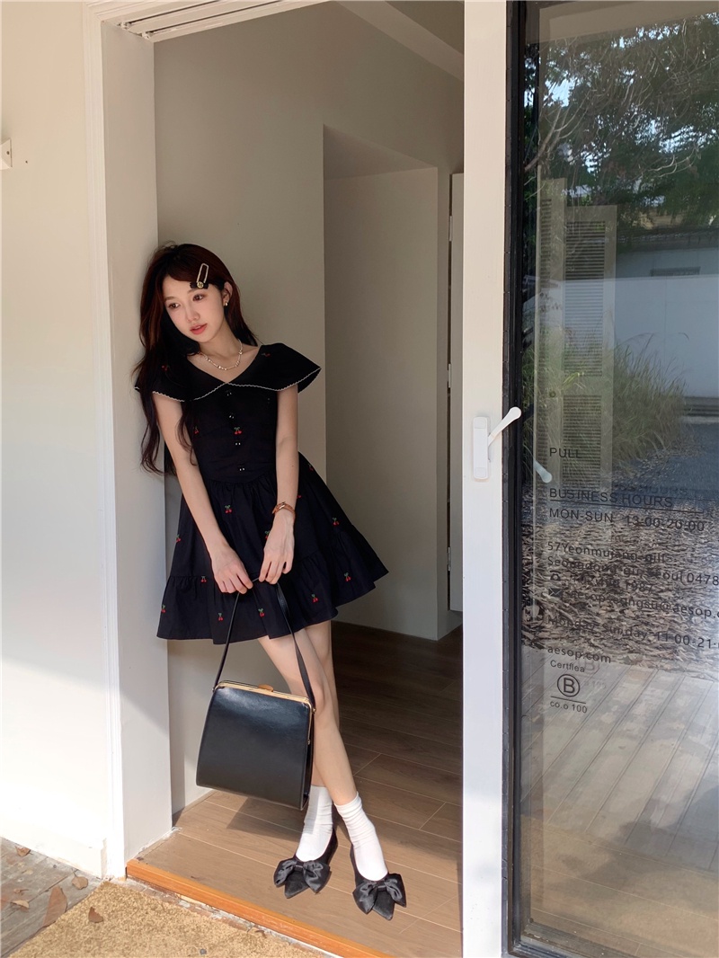 Đầm Cổ Bẻ Thêu Hình Quả Cherry Mùa Hè 65871