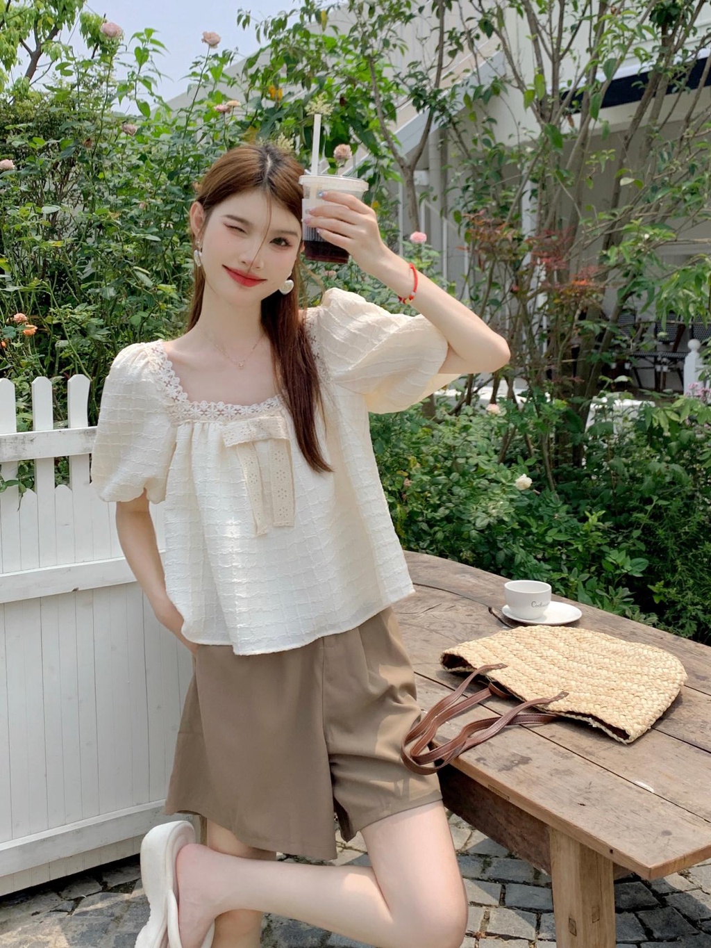 Áo Sơ Mi Ren Cổ Vuông Ngắn Tay Dáng Rộng Thời Trang Sành Điệu 64790