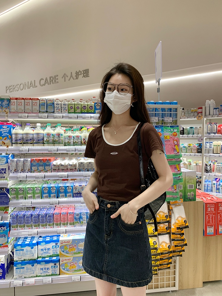 Áo Thun Dáng Ngắn In Chữ Nhỏ Phối Màu Sắc Tương Phản Thời Trang 62584