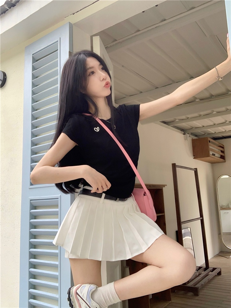 Áo Thun Nữ Tay Ngắn Thêu Trái Tim 63183