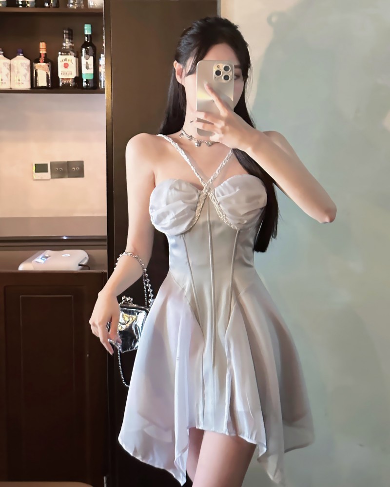 Đầm Cổ Yếm Kiểu Xương Cá Quyến Rũ Cá Tính Cho Nữ