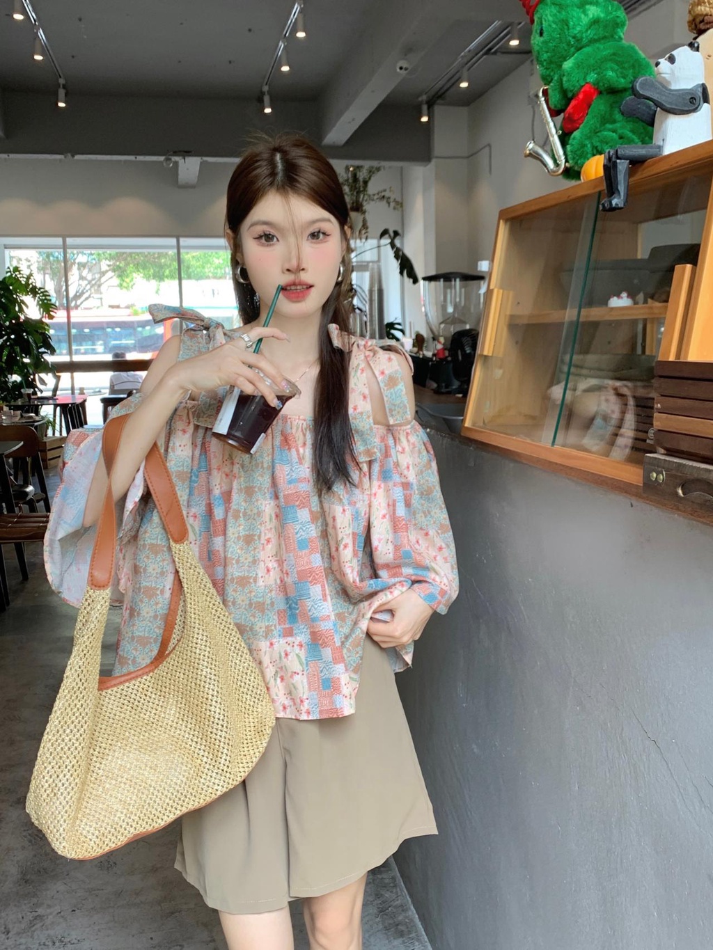 65368 mùa hè pháp chic lỏng lẻo ngắn thể hiện gầy một chữ vai treo áo sơ mi/cà phê quần short